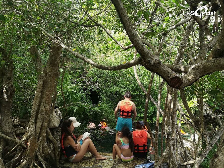 cenote-cristalino-riviera-maya-mexico